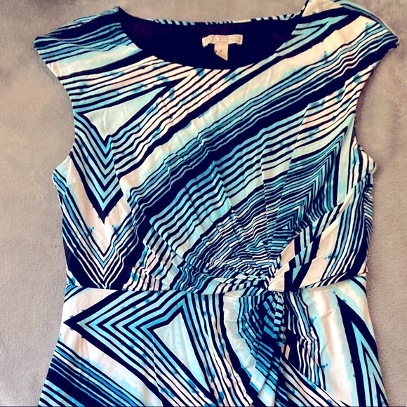 Cropped shoulder geometric print dress - Picture 3 of 8